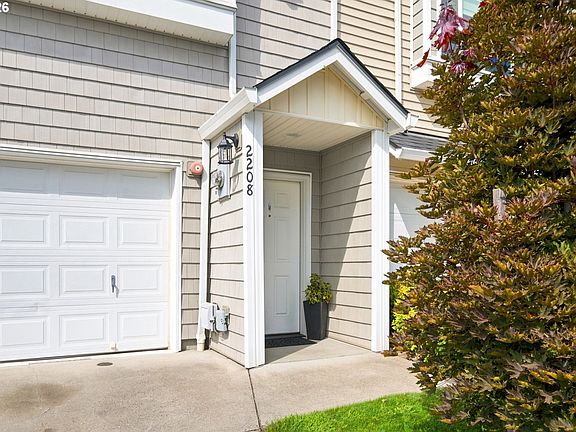 3rd image of 2208 NE 141st Way