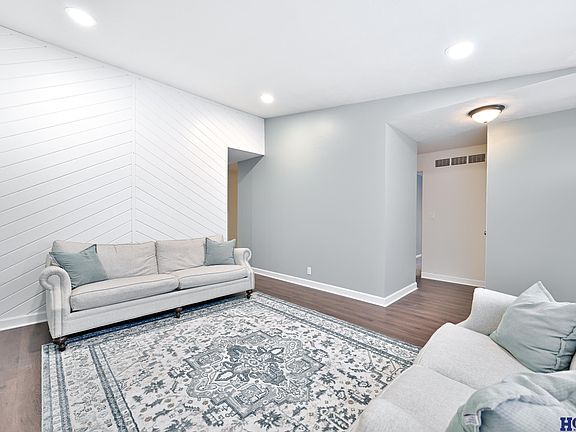 4th image of 800 E Sanborn Dr
