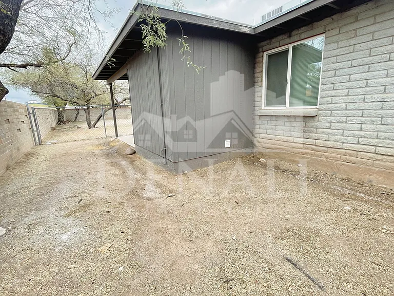 1404 W Fresno St #1 — Photo 13