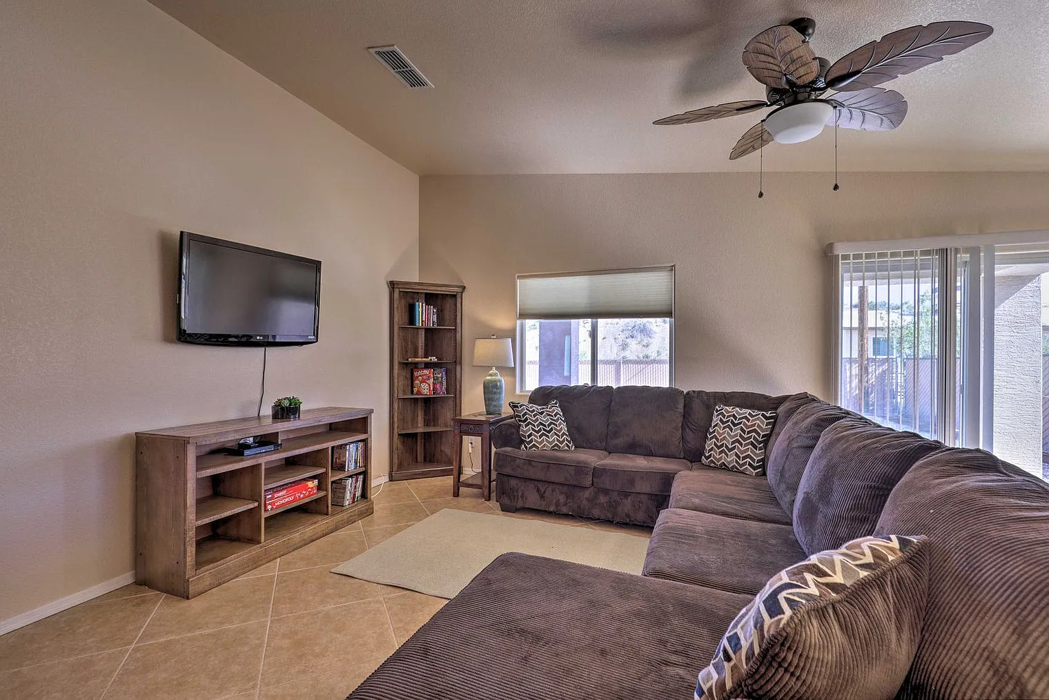 3 bed, 2.0 bath, 1399 sqft, $3,465 — Photo 2