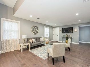7 South Ln, Levittown, NY