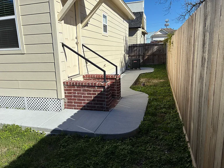 1604 Brooks St — Photo 14
