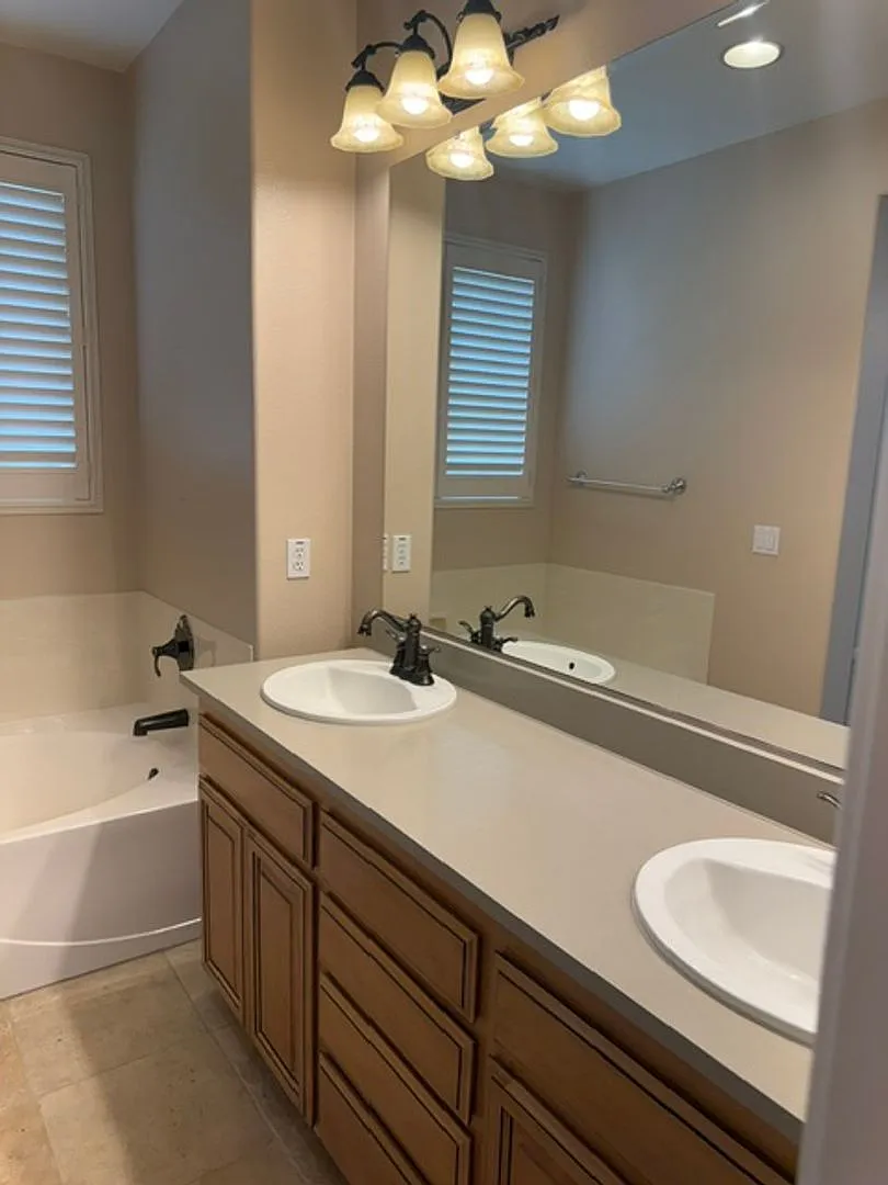 Super clean home in Westshore Lakeside Community! — Photo 3