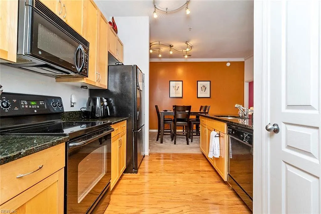 Building Photo - 1400 Granby St #109