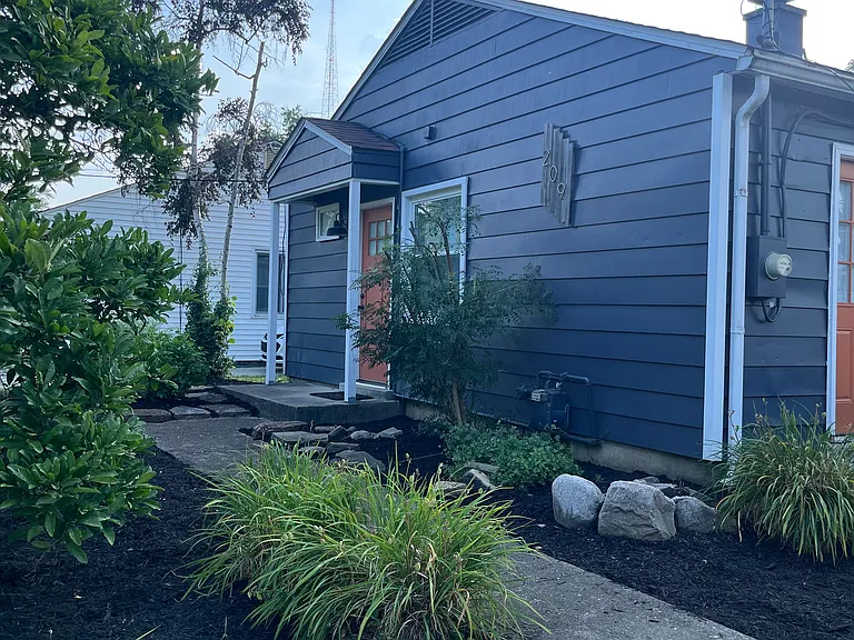 E Circle Dr — Photo 16