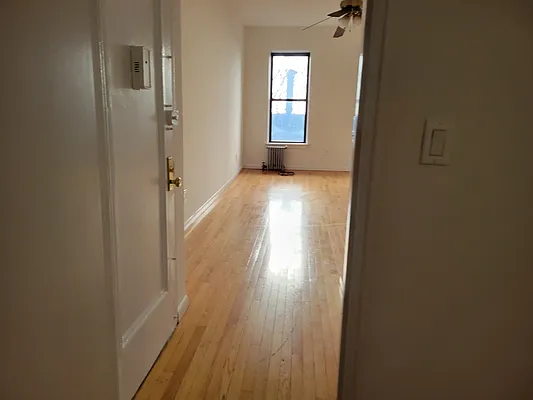 Rented by Chartwell Manhattan Realty | media 7