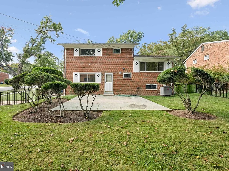9801 Arbor Hill Dr — Photo 7