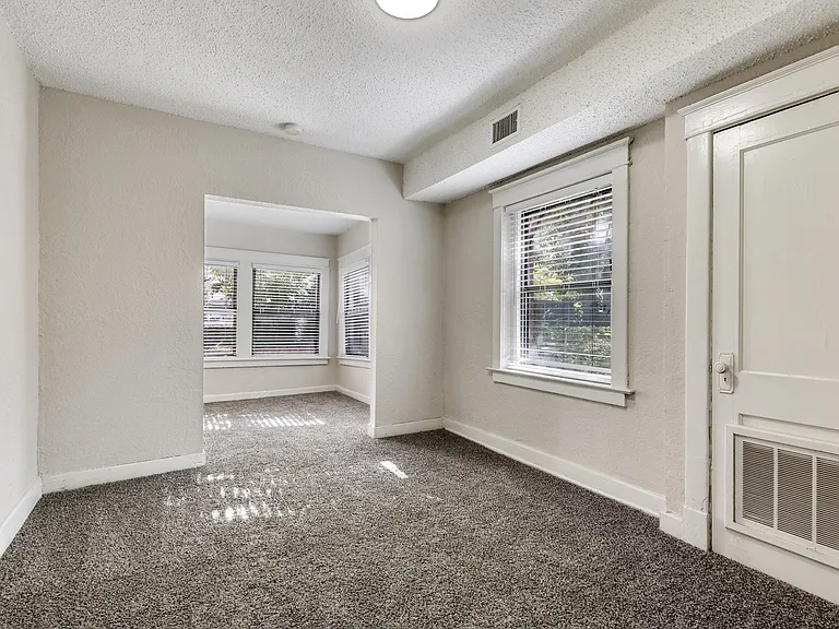 4111-4113 Walnut St — Photo 11