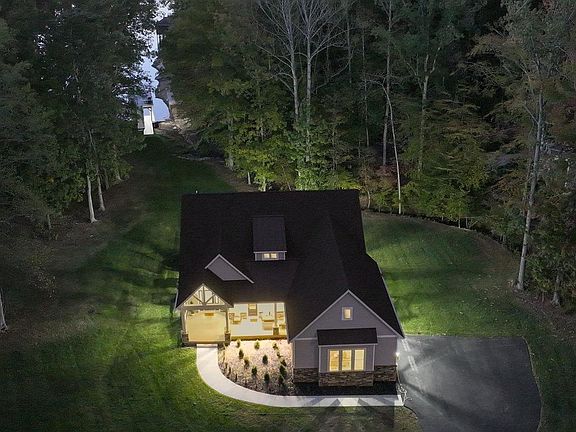 3rd image of 2 Old House Rd