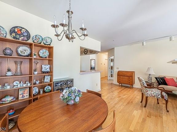 4th image of 18 Harker Hill Dr #1118