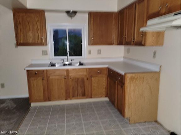 4th image of 84 Julia St