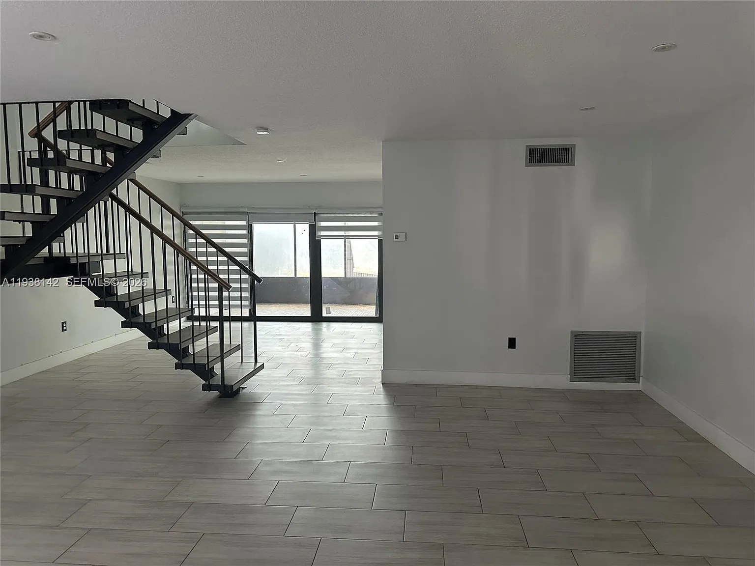 3 bed, 1770 sqft, $3,150 — Photo 2