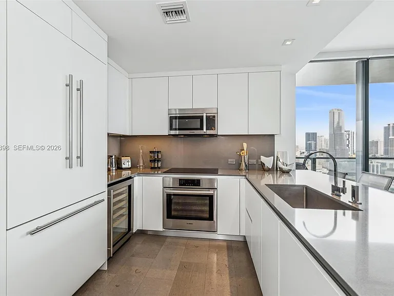 88 SW 7th St #2111 — Photo 7