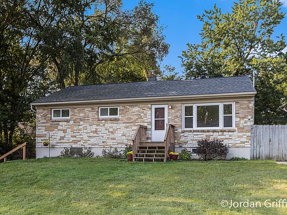 4th image of 1836 Westwood Dr NE