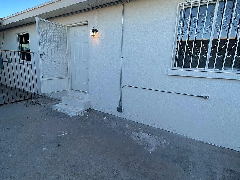 2105 Magoffin Ave — Photo 1