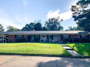 14 Meadow Ln, Texarkana, TX 75503