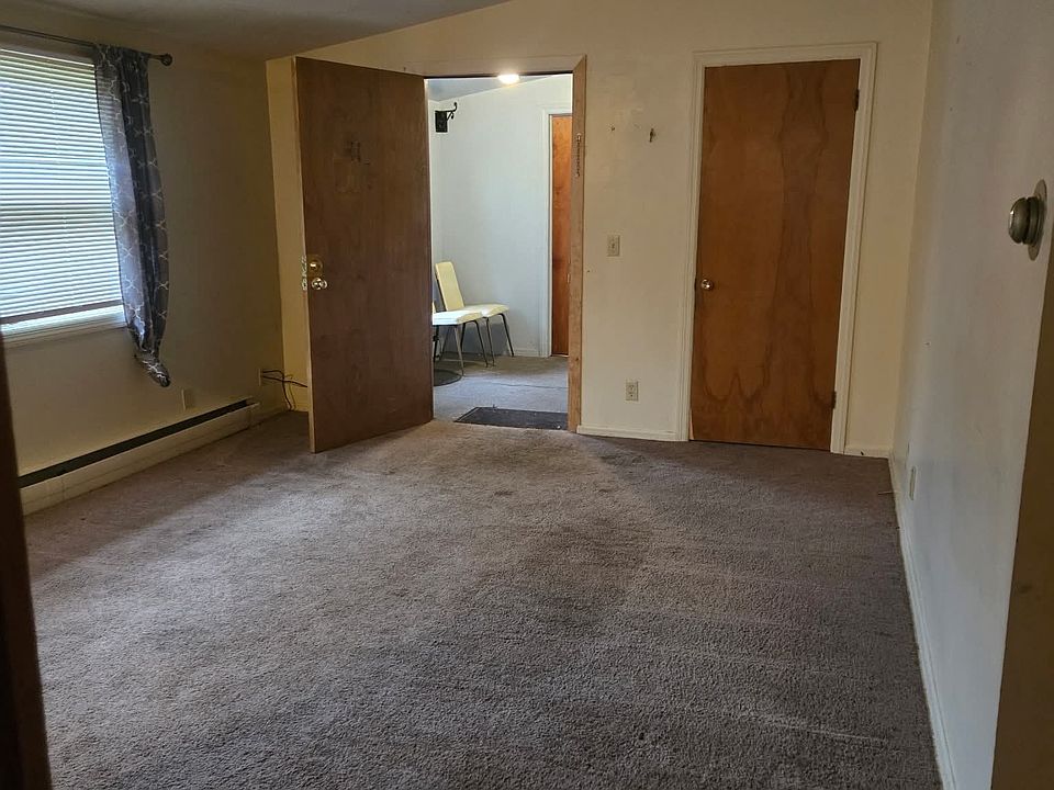 2nd image of 1301 Maple St #10