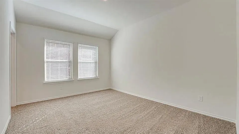3 bed, 2.0 bath, 1384 sqft, $1,895 — Photo 4