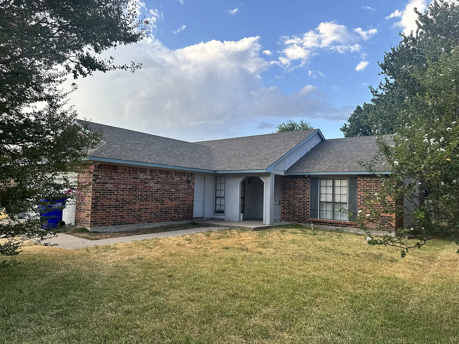 3 bed, 1419 sqft, $1,700 — Photo 1