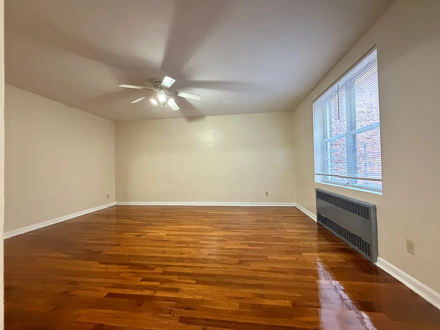 1 bed, 1010 sqft, $2,299 — Photo 4