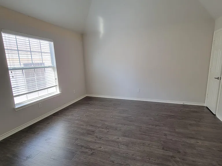 5400 Meadow Valley Dr — Photo 17
