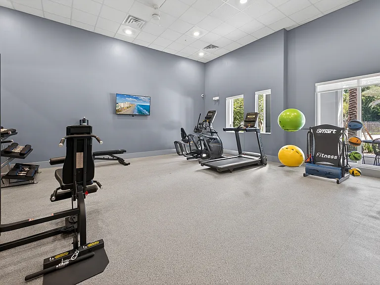Fox Pointe — Photo 10