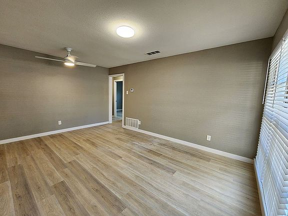 4th image of 13734 Dennis Ln