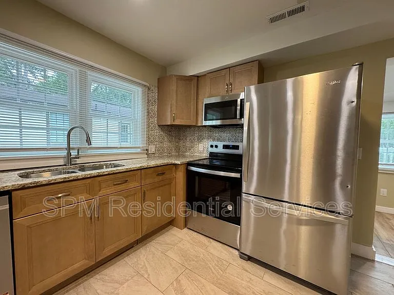 1407 Norman St — Photo 6