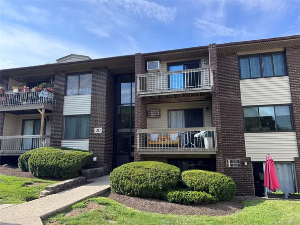 206 Country Club Lane, Pomona, NY 10970