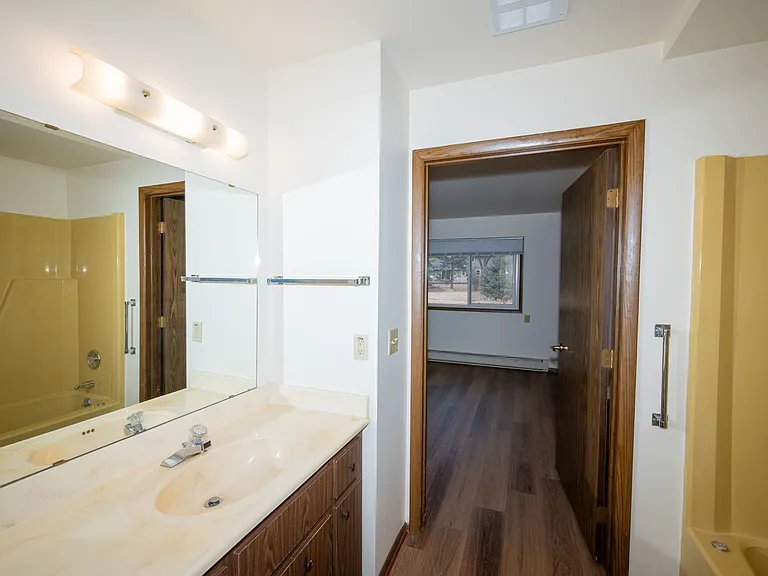 Freedom Ring Apartments — Photo 10