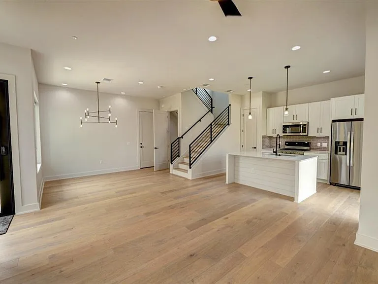 4424 Hank Ave #3 — Photo 3
