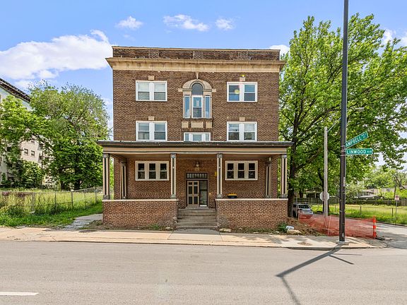 2nd image of 901 E Linwood Blvd APT 2