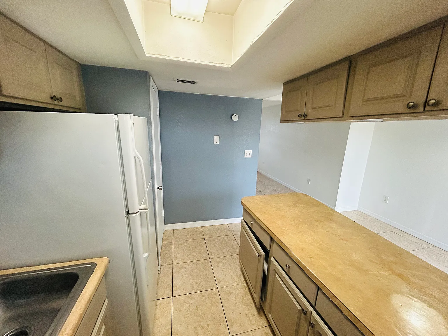2 bed, 1.5 bath, 992 sqft, $1,300 — Photo 3