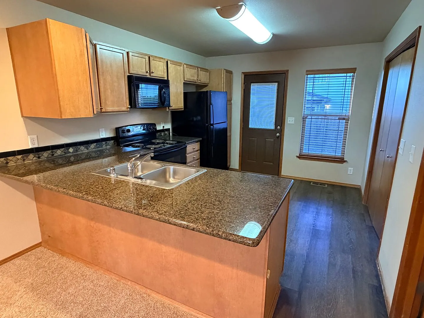 435 E Street NE — Photo 4