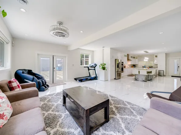 22288 136th Ave, Maple Ridge, BC V4R 2P7