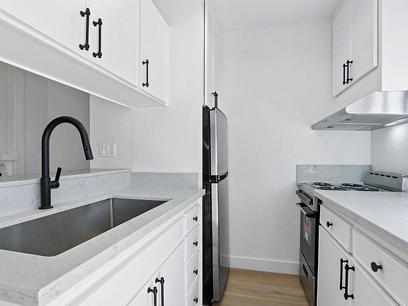 4th image of 727 Westbourne Dr APT 306