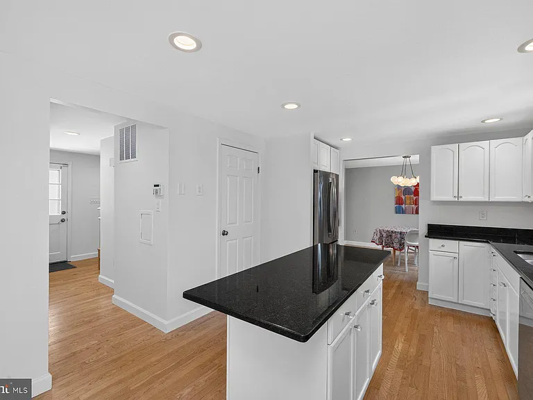 4009 Shallow Brook Ln — Photo 7