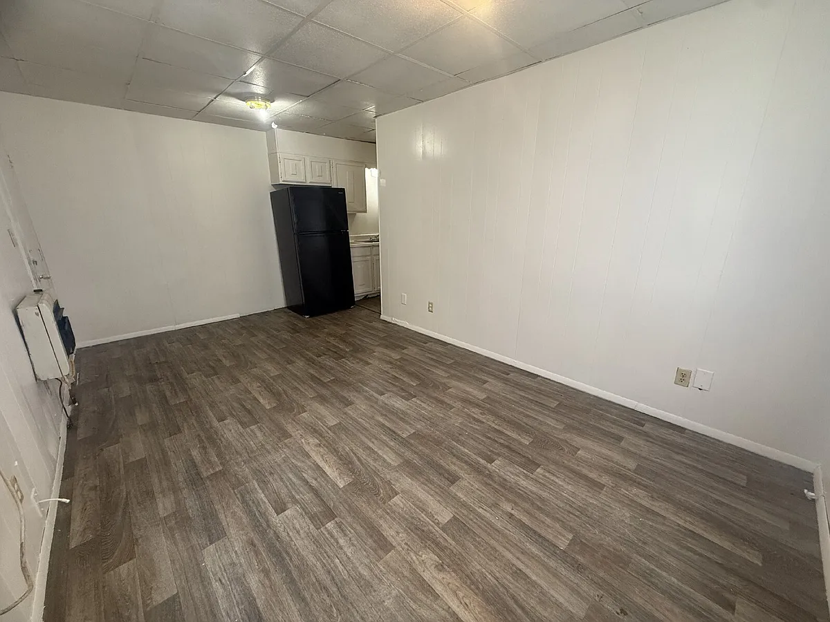 Building Photo - 813 N University St #2
