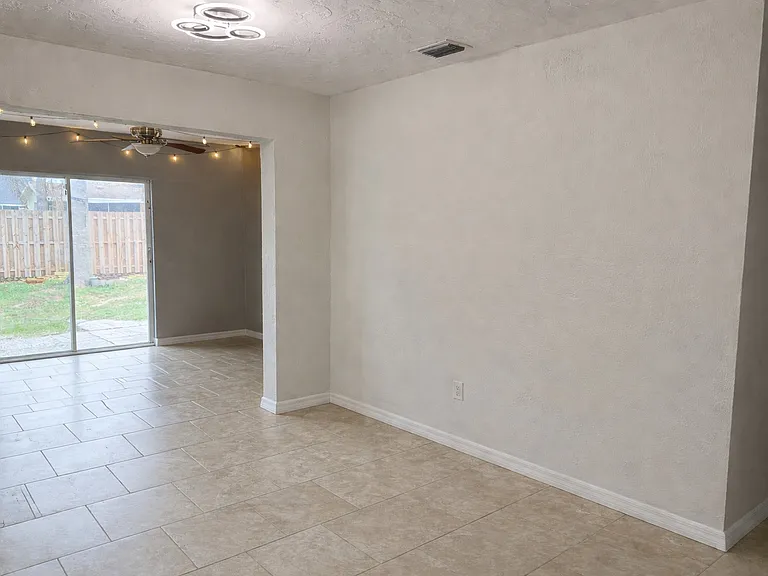 6920 Tema Ln — Photo 3