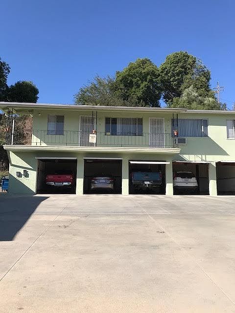 Upstairs unit, Parking limited 1 car for this unit. NO overnight street parking