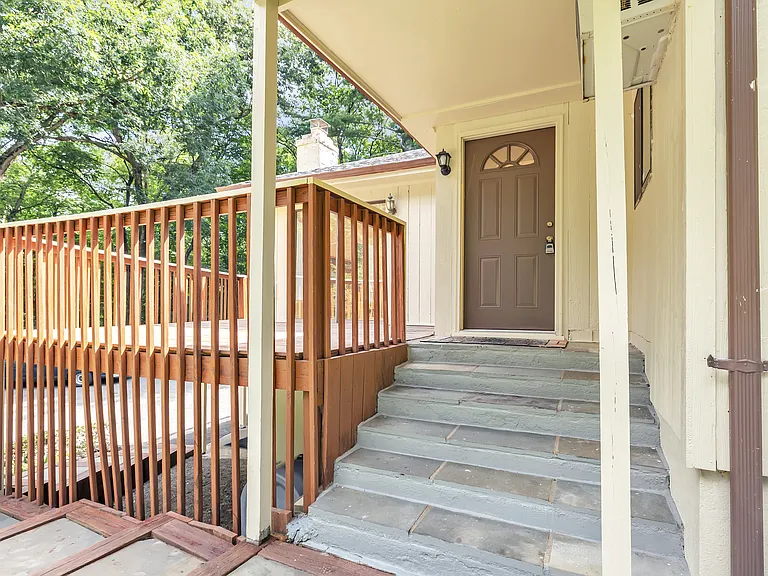 21 Old Redding Rd — Photo 31