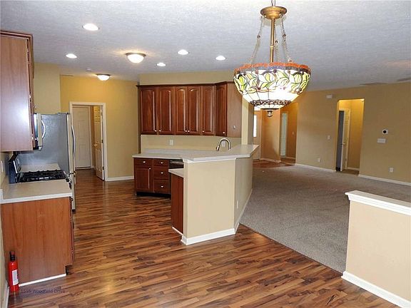 5th image of 1595 Woodfield Dr