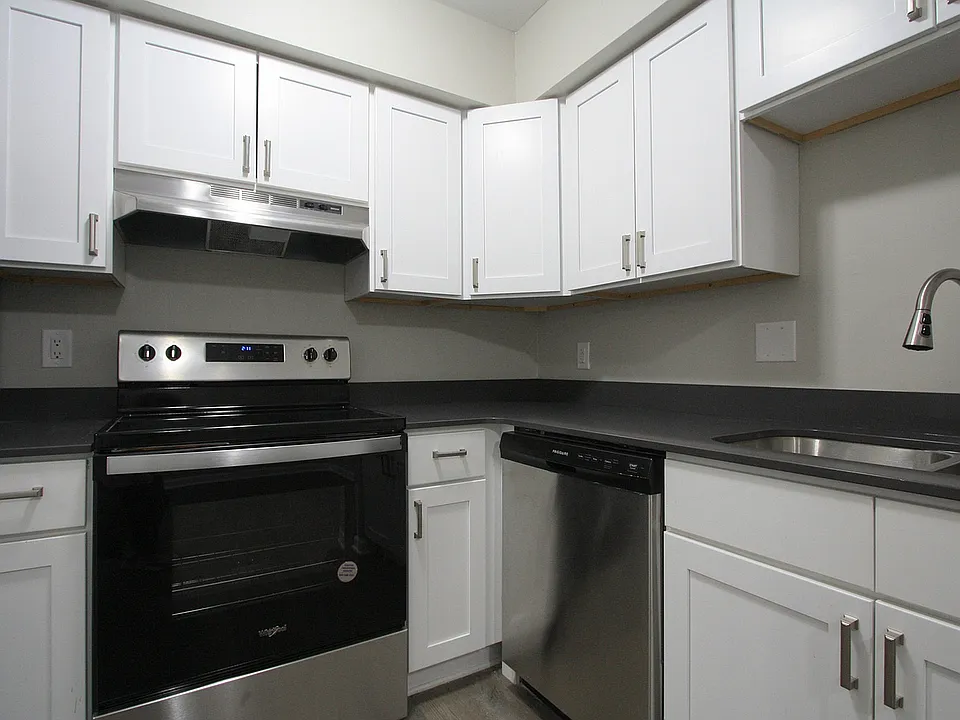 Brenda - Kitchen