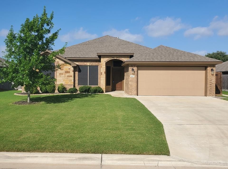One Story Home with 4 bedrooms and 2 bathrooms in a Cul-De-Sac lot