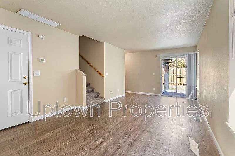 3 bed, 2.5 bath, 1125 sqft, $2,395 — Photo 4