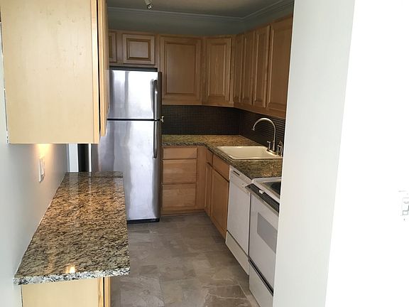 5th image of 88 W Schiller St #1109L