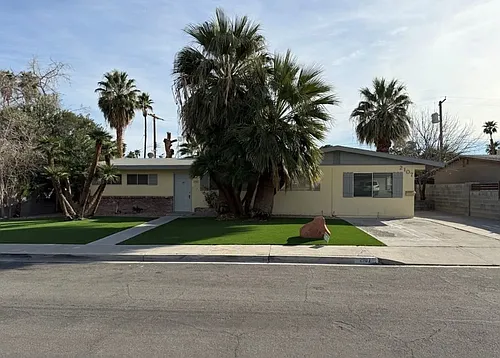 2107 Frontier Ave Photo 1