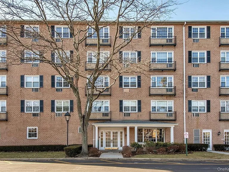 1 Consulate Dr #2C — Photo 1