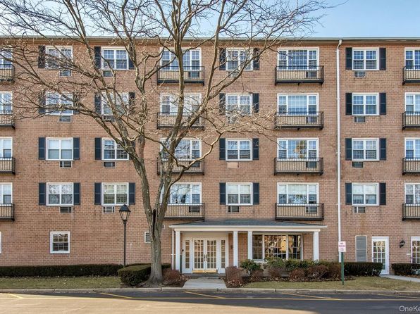 1 Consulate Dr APT 2C