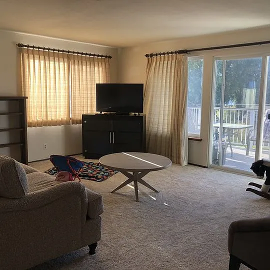 3 bed, 1500 sqft, $2,100 — Photo 4